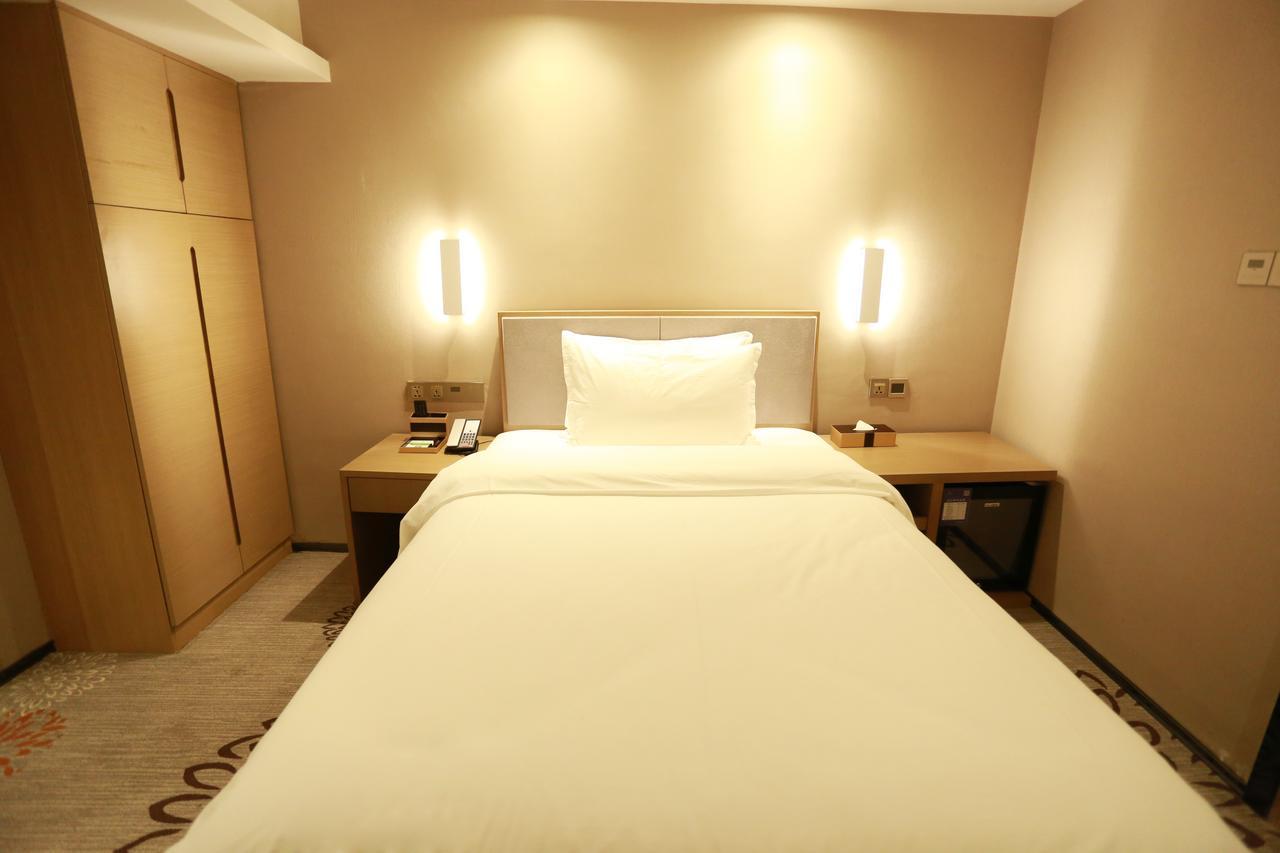 גואנגג'ואו Lavande Hotel Baogang Avenue Guangbai Xinyi Branch מראה חיצוני תמונה