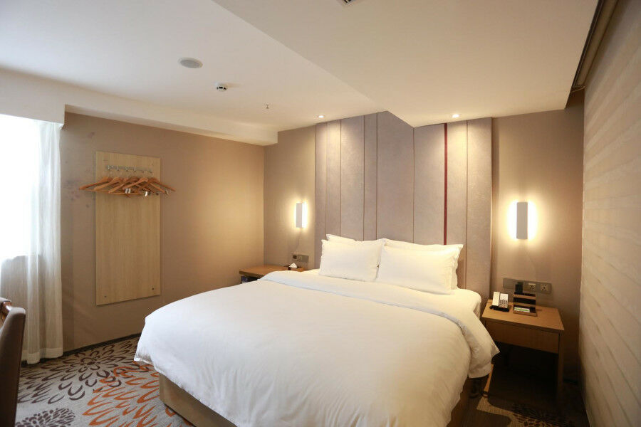 גואנגג'ואו Lavande Hotel Baogang Avenue Guangbai Xinyi Branch מראה חיצוני תמונה